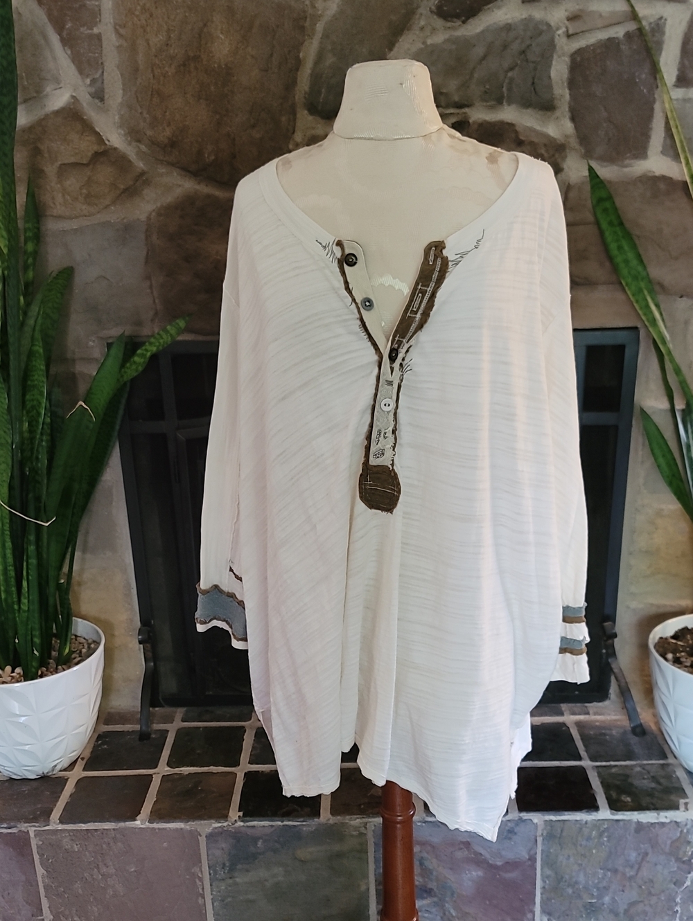 We The Free People Ivory Oversized Henley Top Sz L Long Sleeve #7 Graphic Boho T